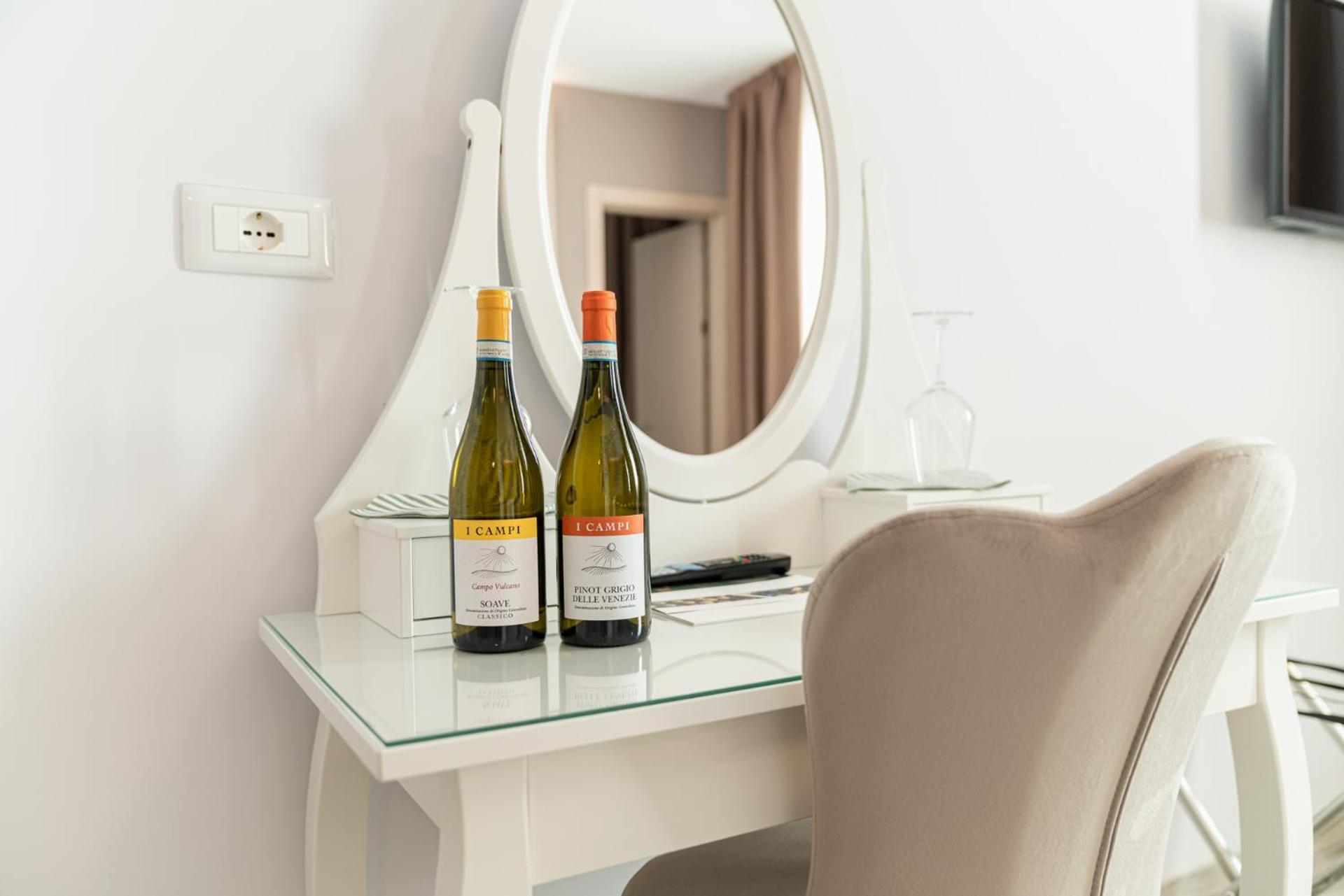 I Campi Wine Relais Hotel Ronchi  Exterior photo